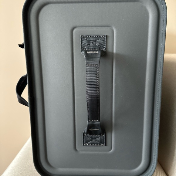 Yeti Navy Blue Yeti Hopper Flip 18 Cooler Bag With Lexus logo - Picture 4 of 10